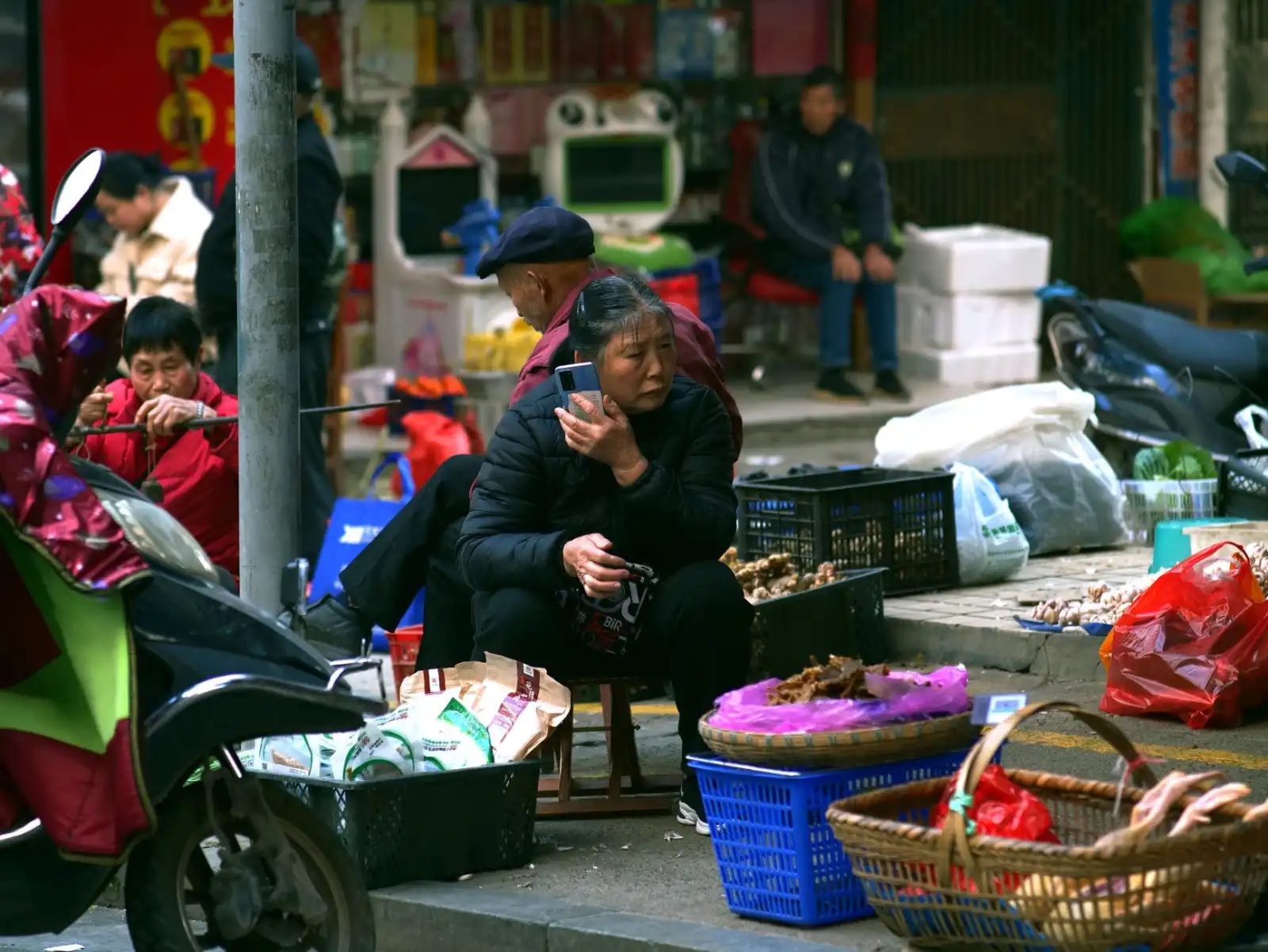 上海玉红季贸易中心保温杯与普通水杯材质工艺对比分析